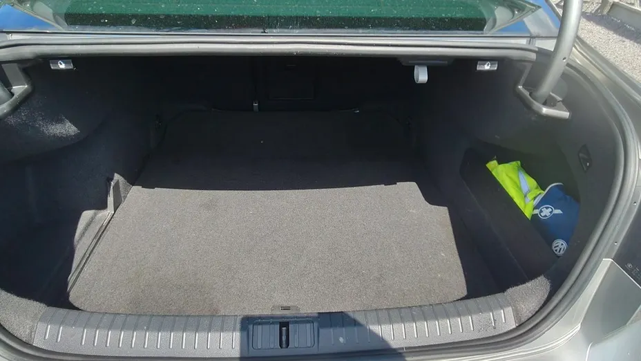 VOLKSWAGEN Passat -