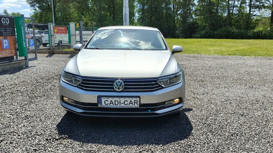 VOLKSWAGEN Passat -