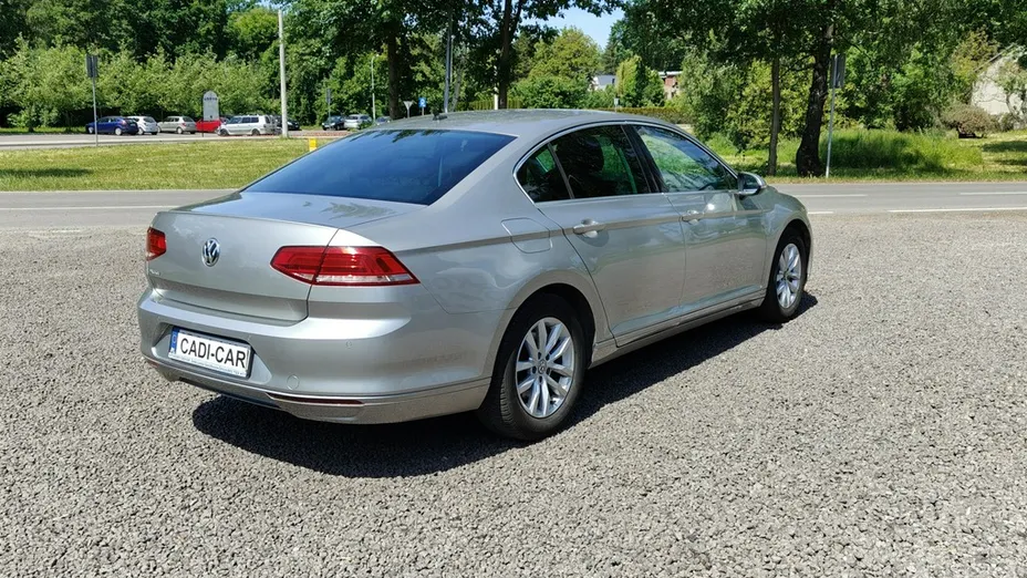 VOLKSWAGEN Passat -