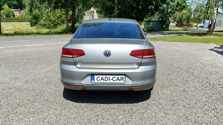 VOLKSWAGEN Passat -