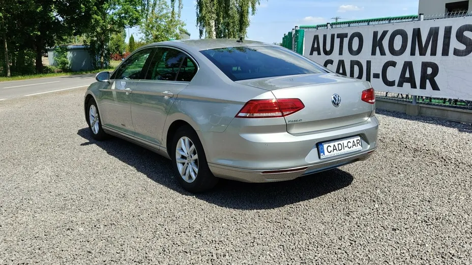 VOLKSWAGEN Passat -