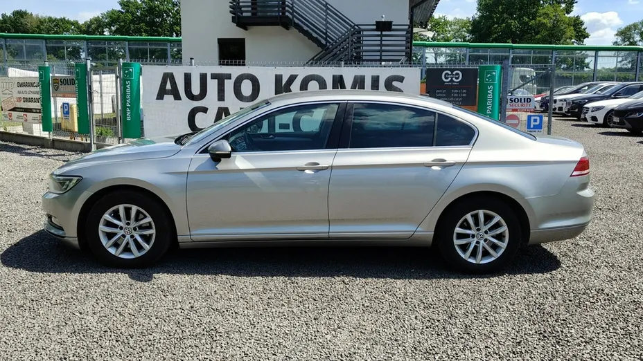 VOLKSWAGEN Passat -