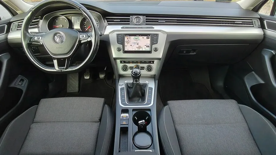 VOLKSWAGEN Passat -