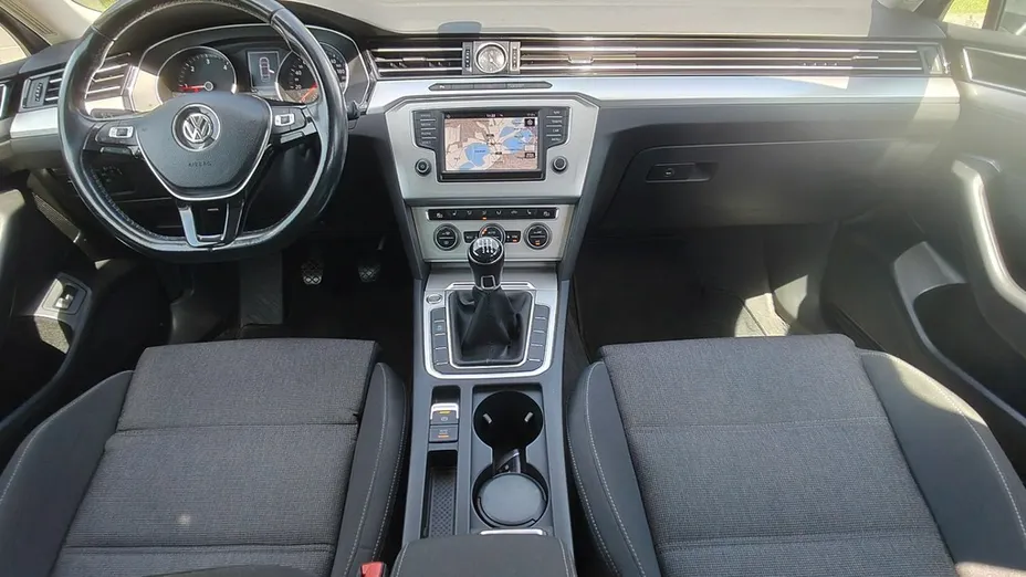 VOLKSWAGEN Passat -
