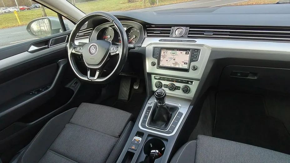 VOLKSWAGEN Passat -