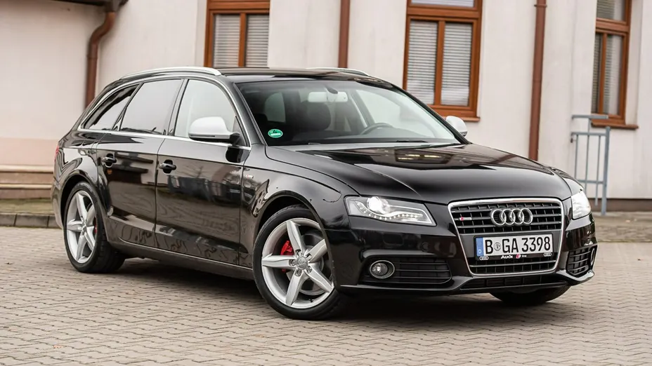 AUDI A4 -