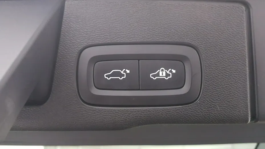 VOLVO XC60 -