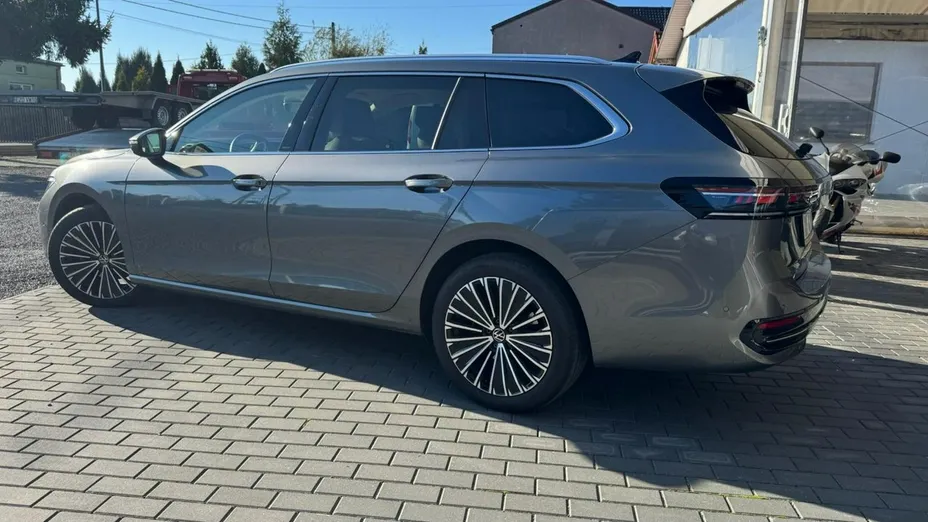 VOLKSWAGEN Passat -