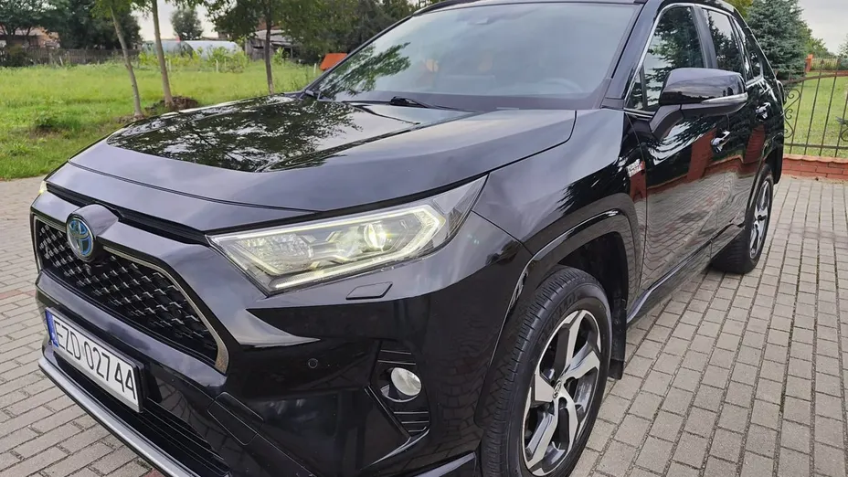 TOYOTA RAV4 -