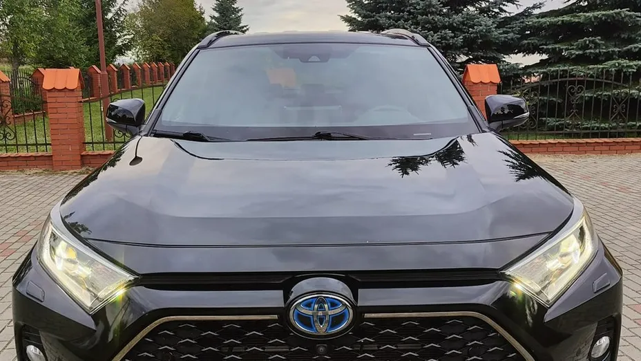 TOYOTA RAV4 -