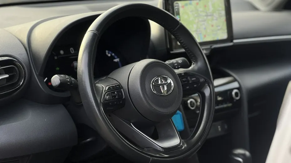 TOYOTA Yaris Cross -