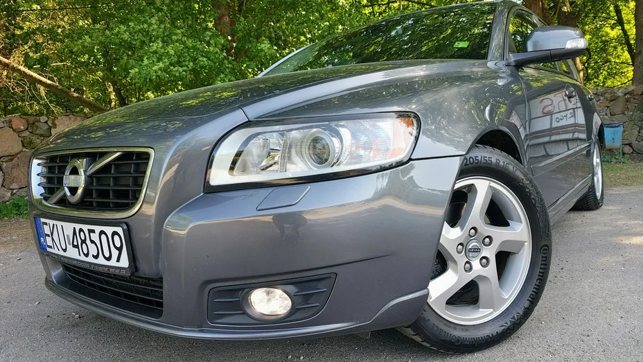 VOLVO V40 -