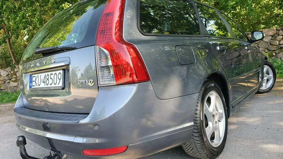 VOLVO V40 -