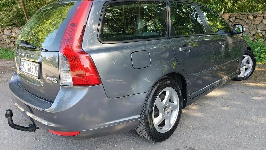 VOLVO V40 -