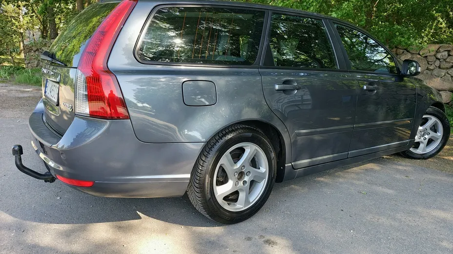 VOLVO V40 -