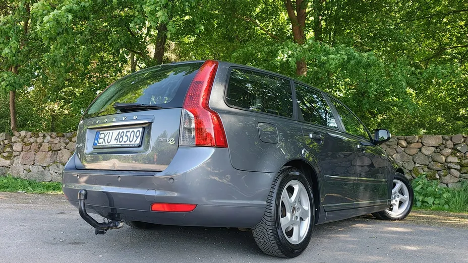 VOLVO V40 -