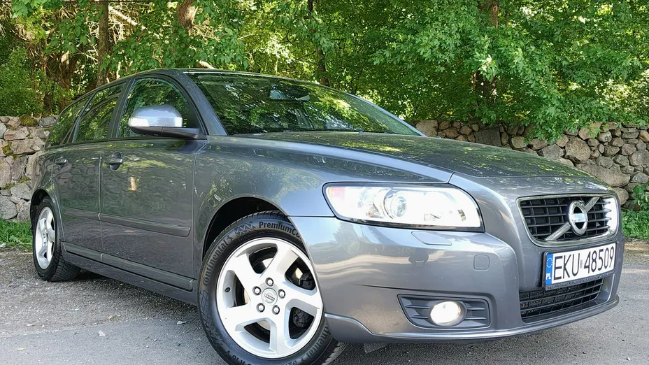 VOLVO V40 -