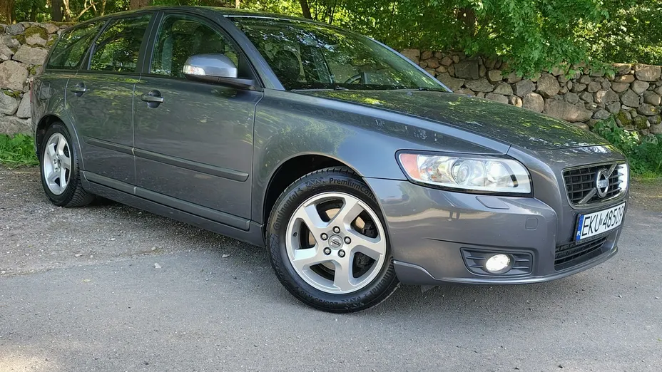 VOLVO V40 -