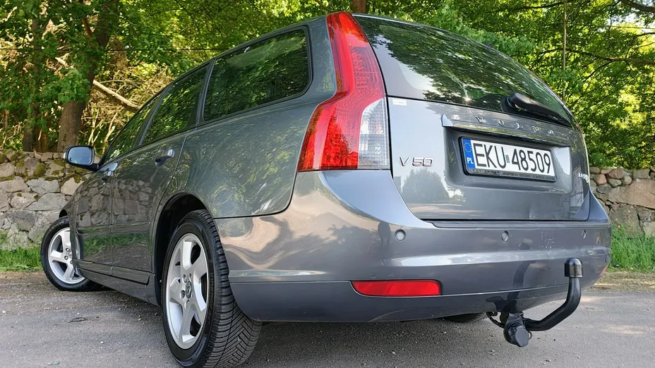 VOLVO V40 -