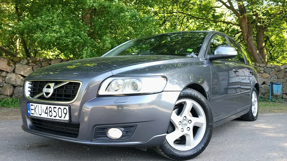 VOLVO V40 -