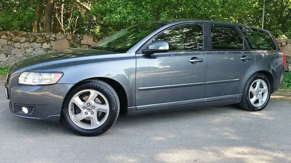 VOLVO V40 -