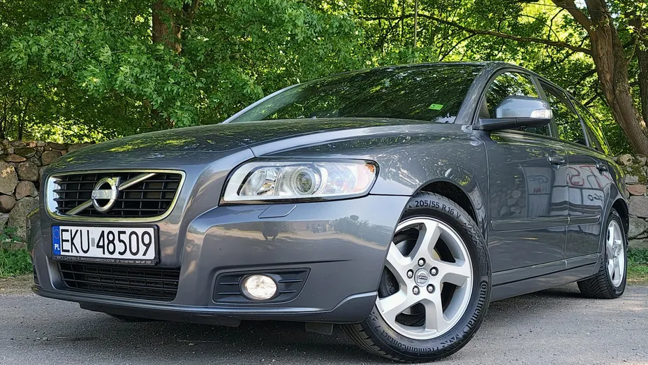 VOLVO V40 -