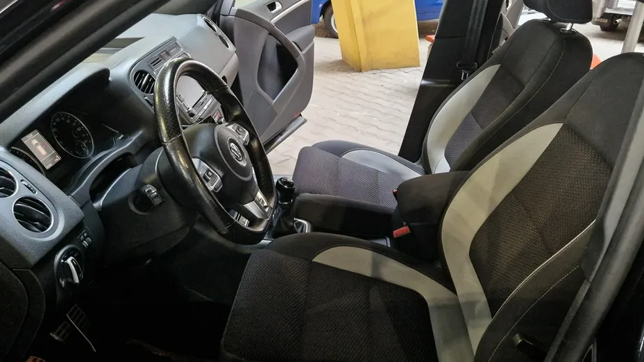 VOLKSWAGEN Tiguan -