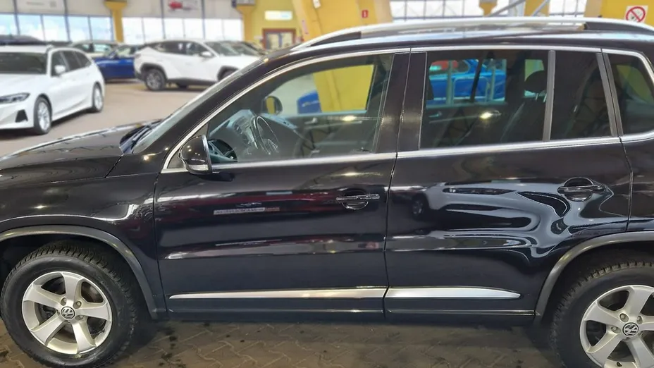 VOLKSWAGEN Tiguan -