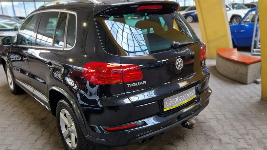 VOLKSWAGEN Tiguan -