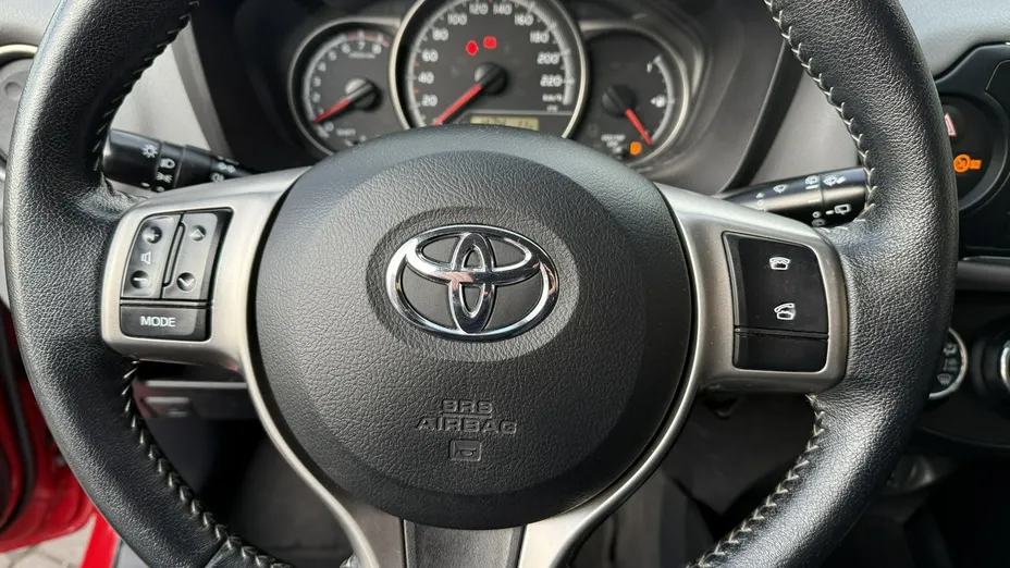 TOYOTA Yaris -