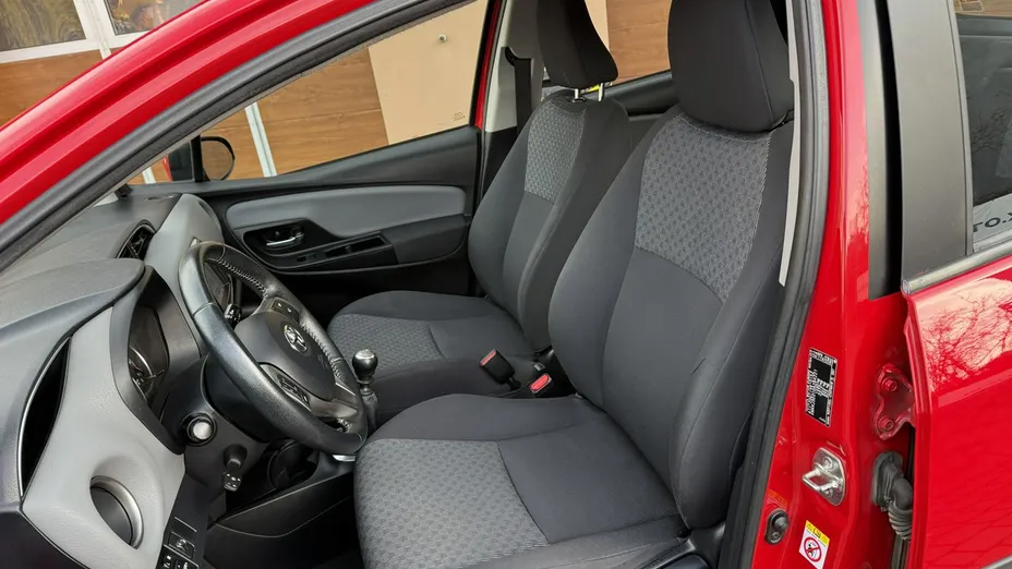 TOYOTA Yaris -
