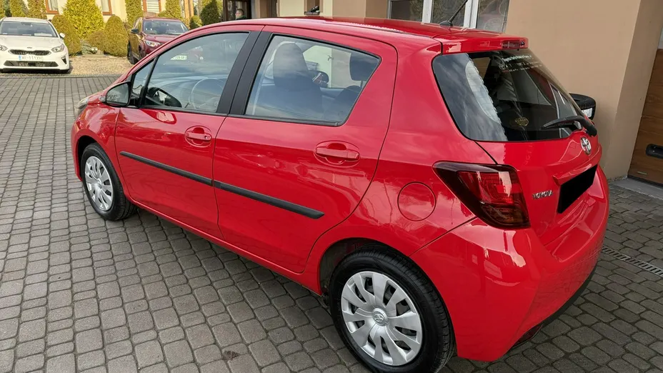 TOYOTA Yaris -