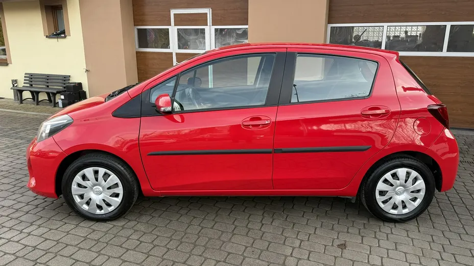 TOYOTA Yaris -