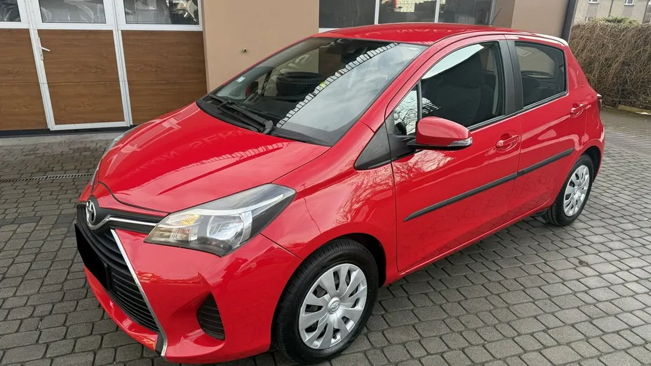 TOYOTA Yaris -