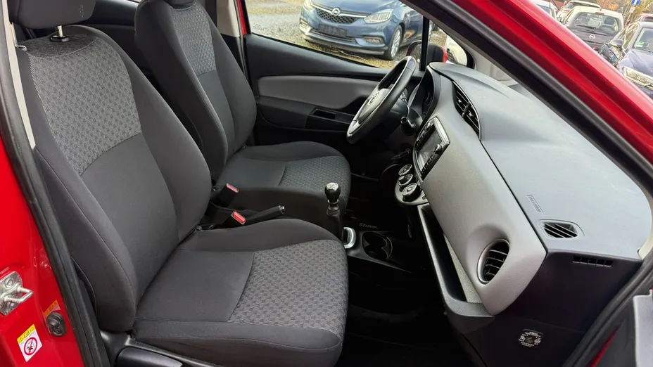 TOYOTA Yaris -