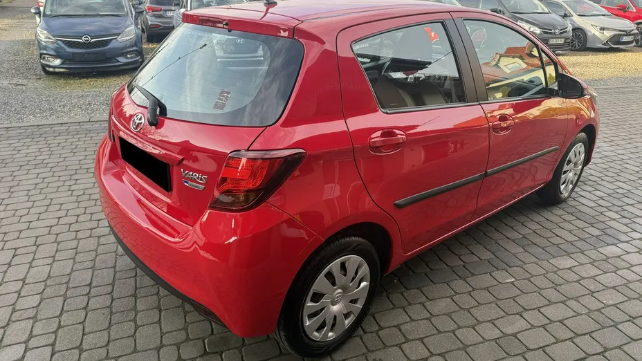 TOYOTA Yaris -