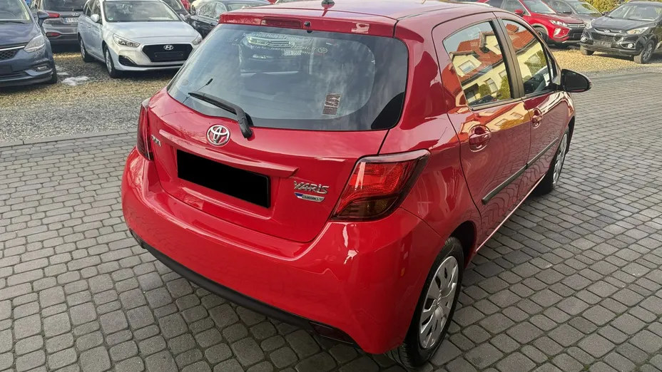 TOYOTA Yaris -