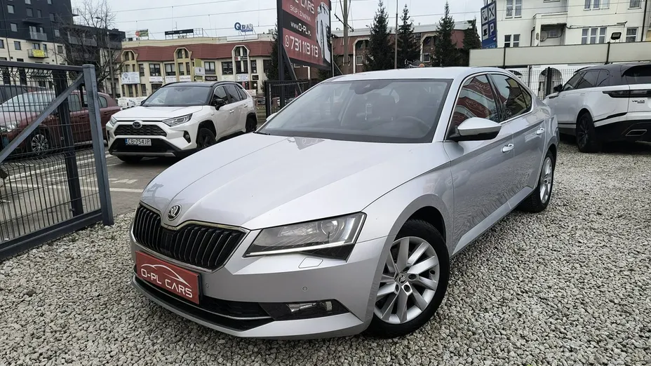 SKODA Superb -