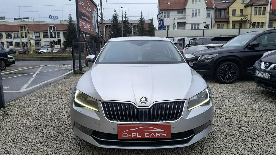 SKODA Superb -