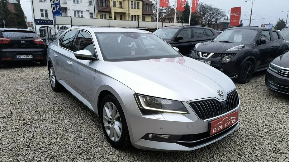 SKODA Superb -