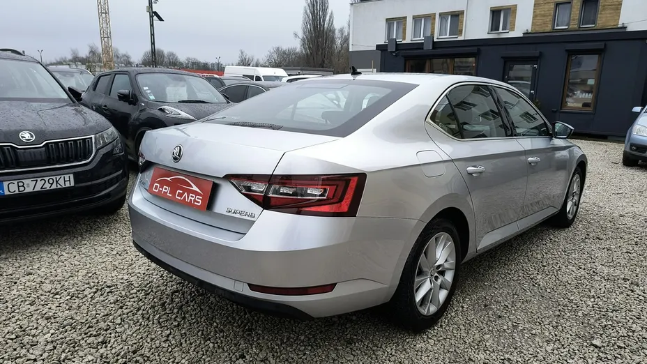 SKODA Superb -