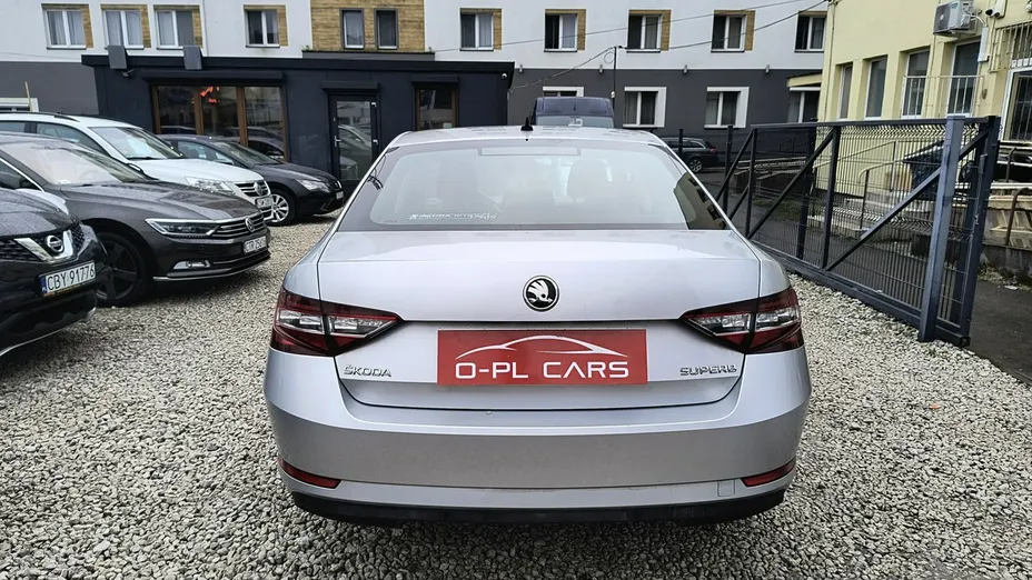 SKODA Superb -