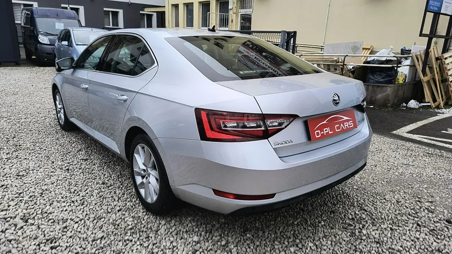 SKODA Superb -