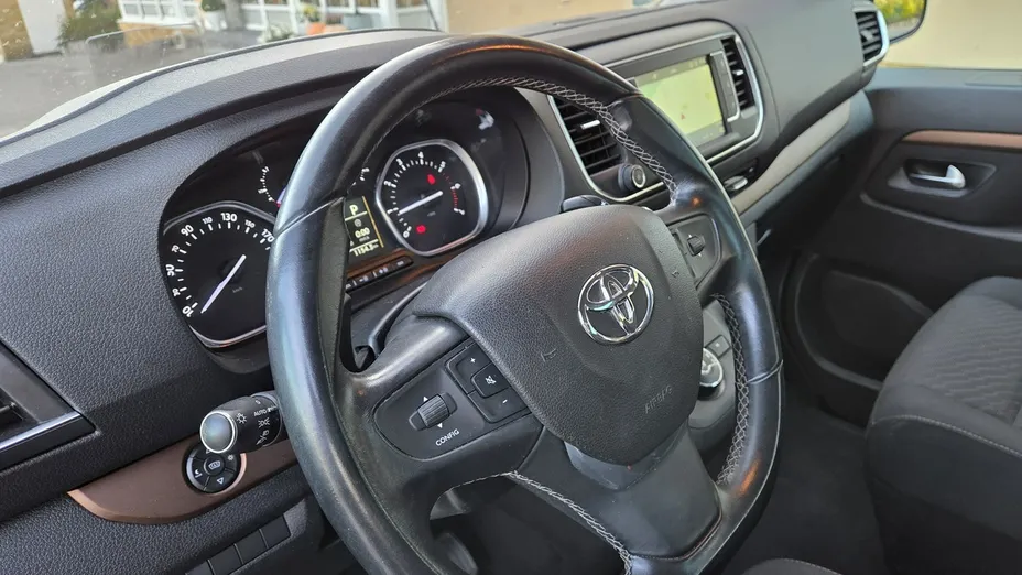 TOYOTA Proace Verso -
