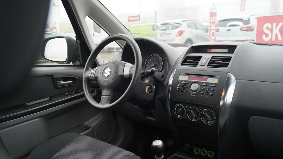 SUZUKI SX4 -