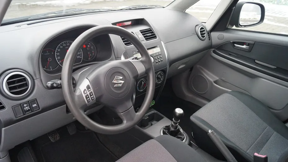 SUZUKI SX4 -