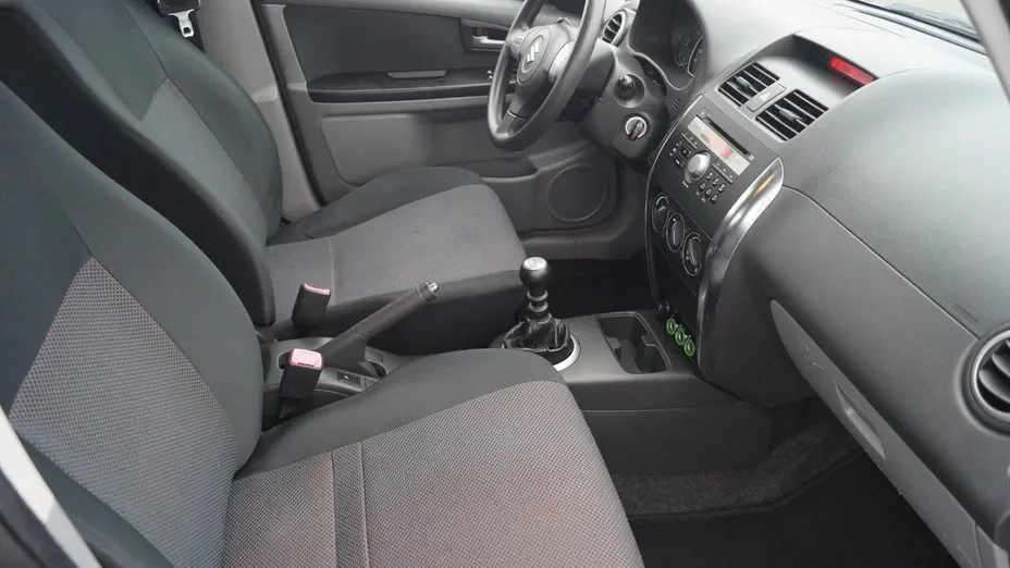 SUZUKI SX4 -