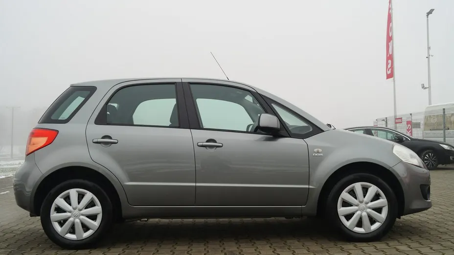 SUZUKI SX4 -