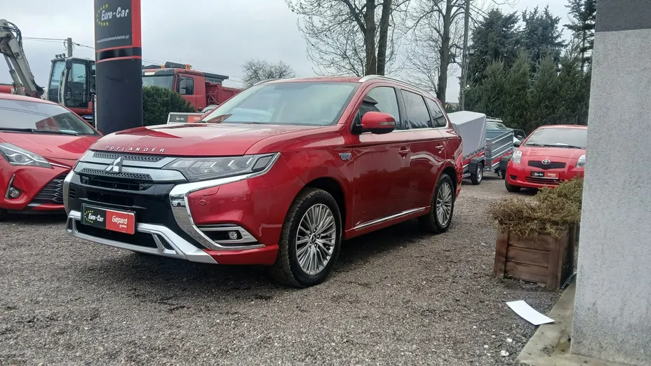 MITSUBISHI Outlander -