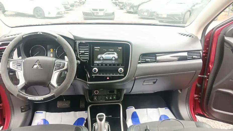 MITSUBISHI Outlander -